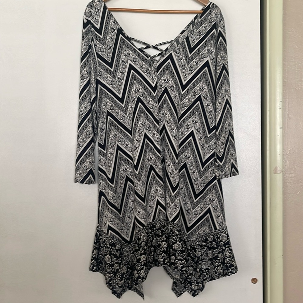 Black/white above the knee dress or could be a top. Wear with black leotards.